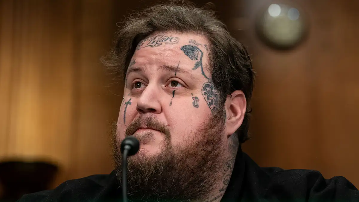 Frightening Incident Forces Country Music Star's Plane To Land!